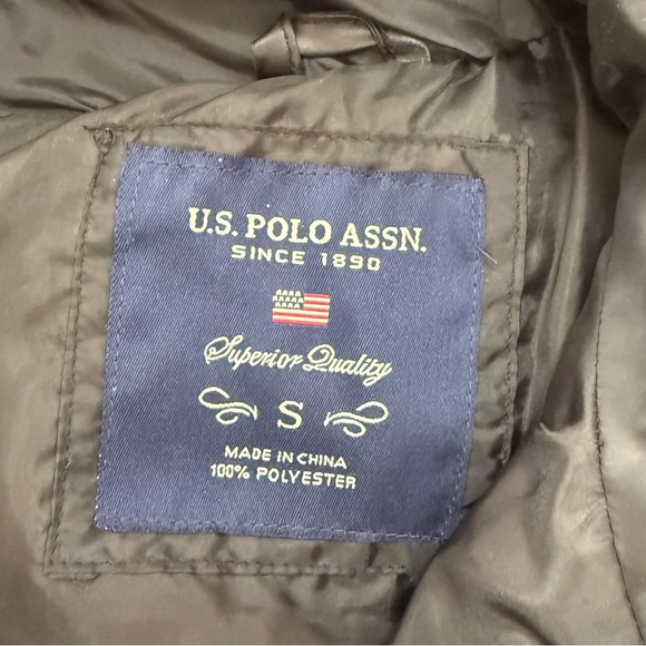 U.S. Polo Assn. Black Puffer Vest - Picture 4 of 4